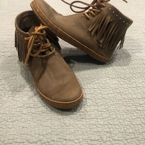 UGG ALEXIA DARK CHESTNUT NUBUCK LEATHER FRINGE STUDDED MOCCASIN ANKLE BOOTS SZ 6